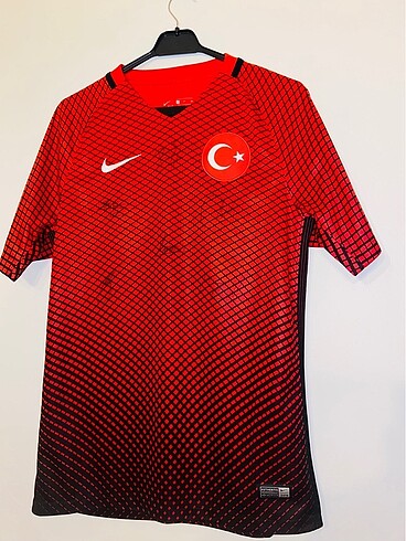 Islak imzalı milli takım forması