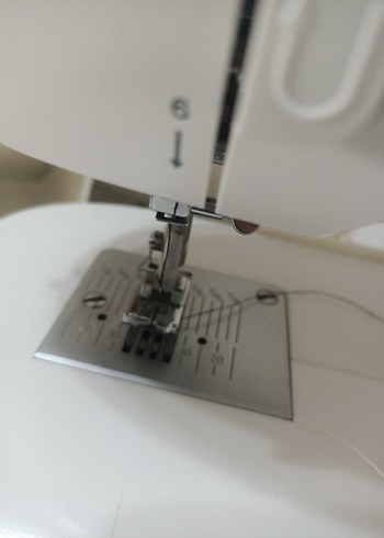 Beyaz Singer Dikiş Makinesi - Görsel 6
