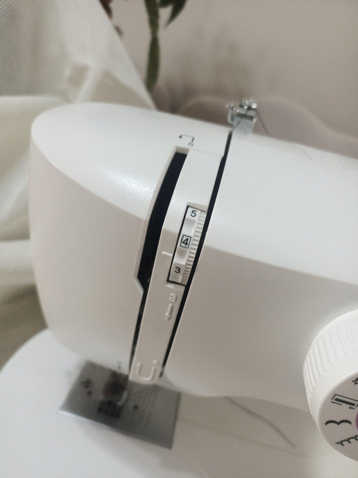 Beyaz Singer Dikiş Makinesi - Görsel 5