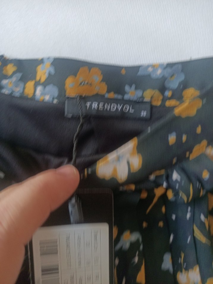 Çiçek Desenli Piliseli Midi Etek - Görsel 4