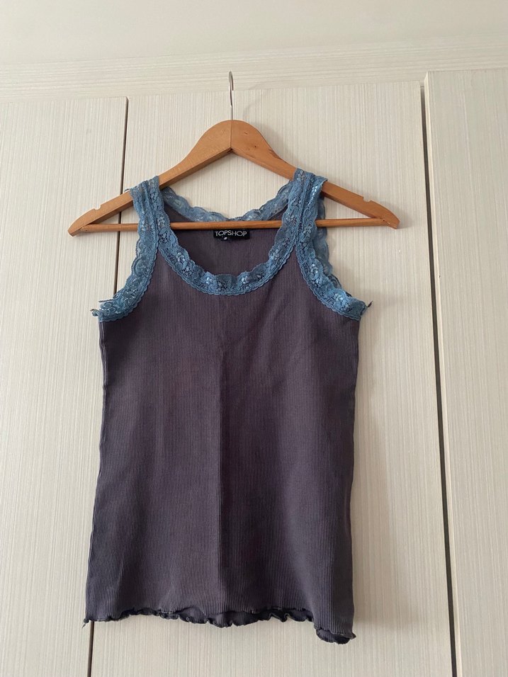 Dantelli Gri Denim V Yaka Kolsuz Kadın Üst - Görsel 3