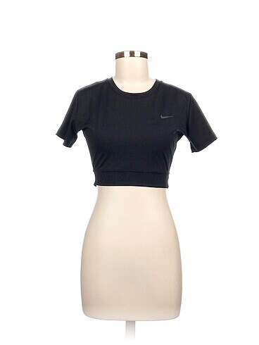 Nike T-shirt %70 İndirimli.