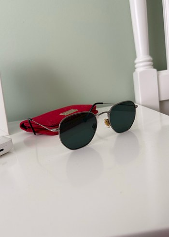 Klasik Gri Kadın Gözlüğü ve Kırmızı Kılıf - Görsel 5