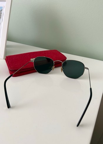 Klasik Gri Kadın Gözlüğü ve Kırmızı Kılıf - Görsel 4