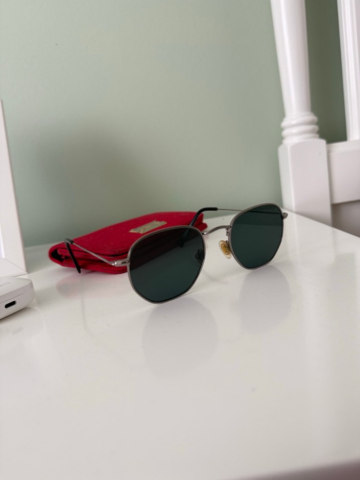 Klasik Gri Kadın Gözlüğü ve Kırmızı Kılıf - Görsel 5