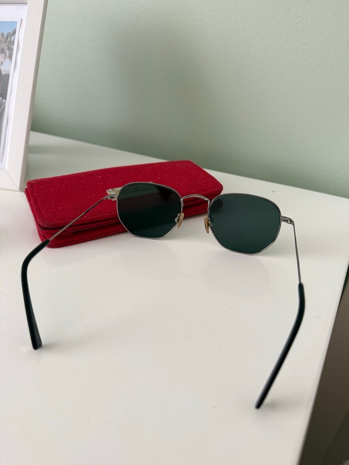 Klasik Gri Kadın Gözlüğü ve Kırmızı Kılıf - Görsel 4