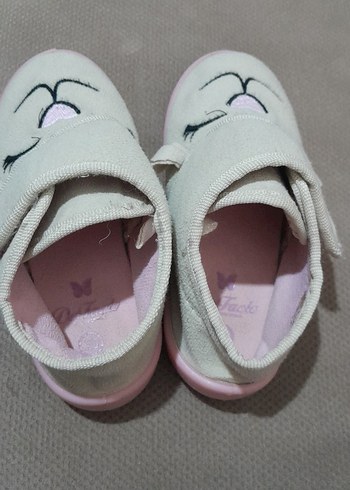 Kız Çocuk Beyaz Nakışlı Sıcak Terlik - Görsel 2