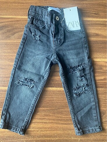 Zara etiketli çocuk yırtık model jeans