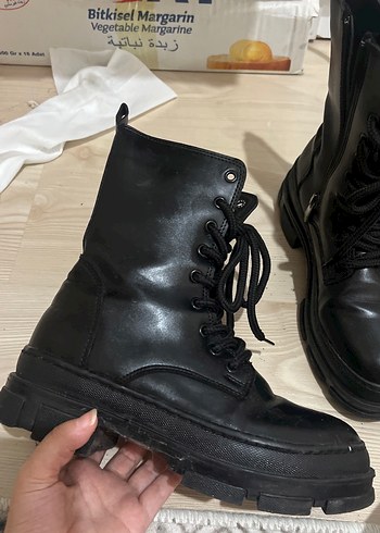 36 Beden Siyah Bağcıklı Gotik düz Topuklu Bot