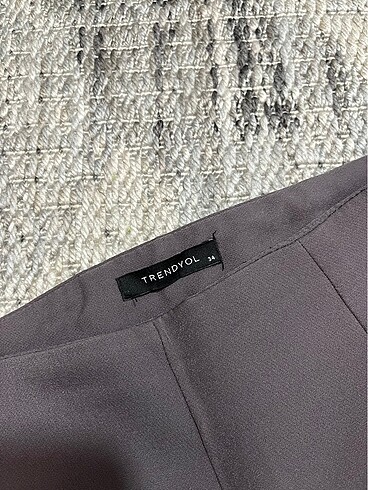 Trendyol & Milla Yüksek bel petite yırtmaçlı flare kumaş pantolon