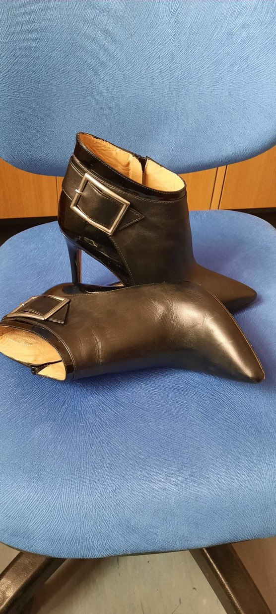 Siyah Deri Tokalı İnce Topuklu Kadın Bot - Görsel 3