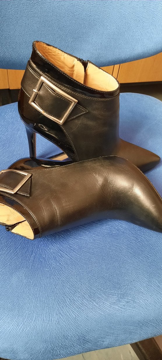 Siyah Deri Tokalı İnce Topuklu Kadın Bot - Görsel 2