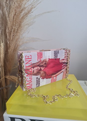 Zincir Detaylı Parlak Altın Kadın Clutch Çanta