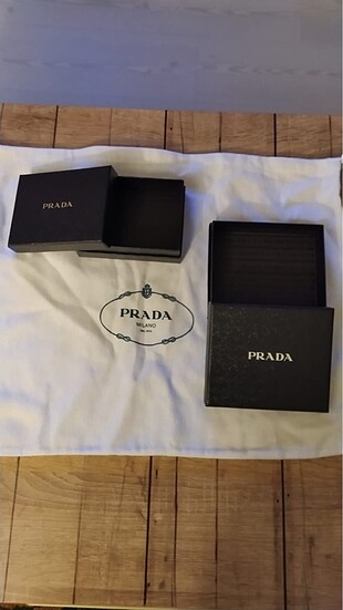 Prada aksesuar kutusu