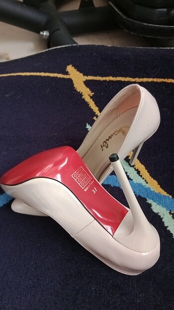 37 Beden Stiletto