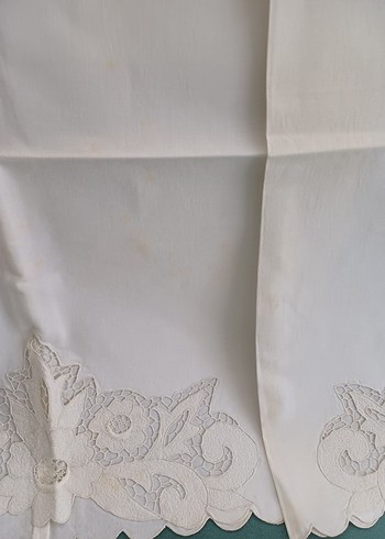 2 ADET BEYAZ İŞİ VE KUM İŞLEMELİ YASTIK KILIFI - Görsel 3