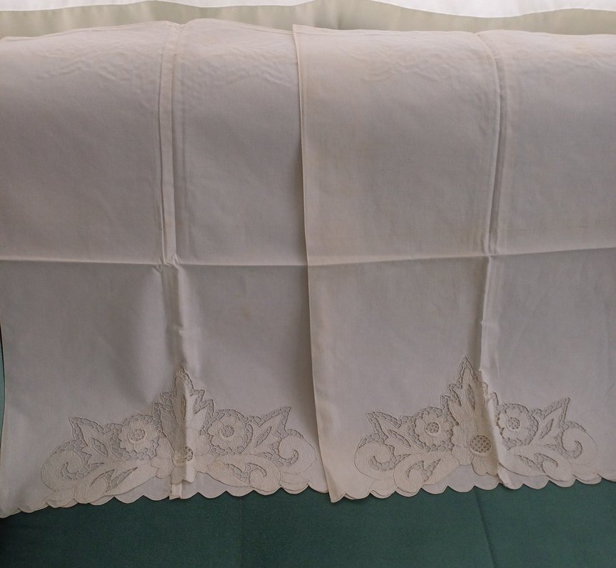 2 ADET BEYAZ İŞİ VE KUM İŞLEMELİ YASTIK KILIFI - Görsel 2
