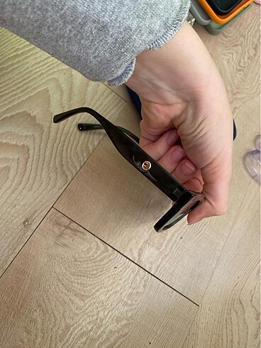 Kadın güneş gözlüğü ve kutusu - Görsel 3