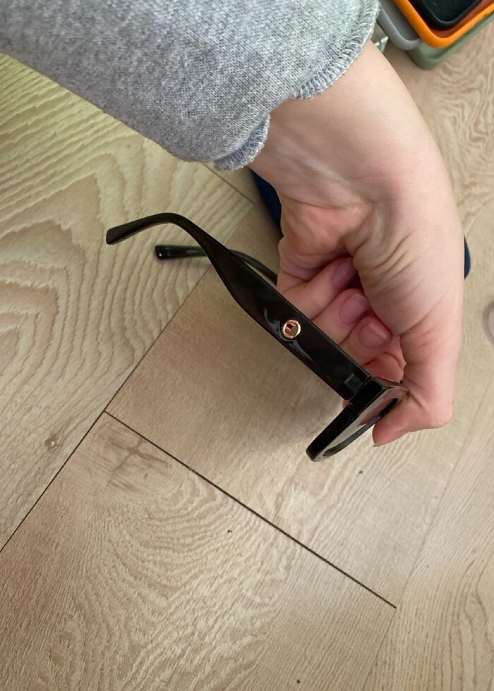 Kadın güneş gözlüğü ve kutusu - Görsel 3