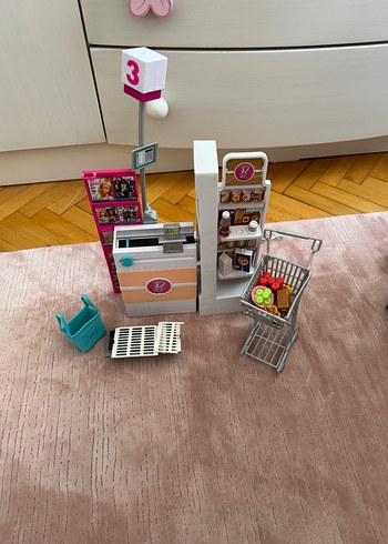  Barbie evi