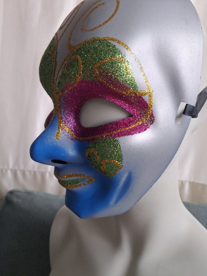 Renkli Parlak Makyajlı Kadın Maskesi - Görsel 3