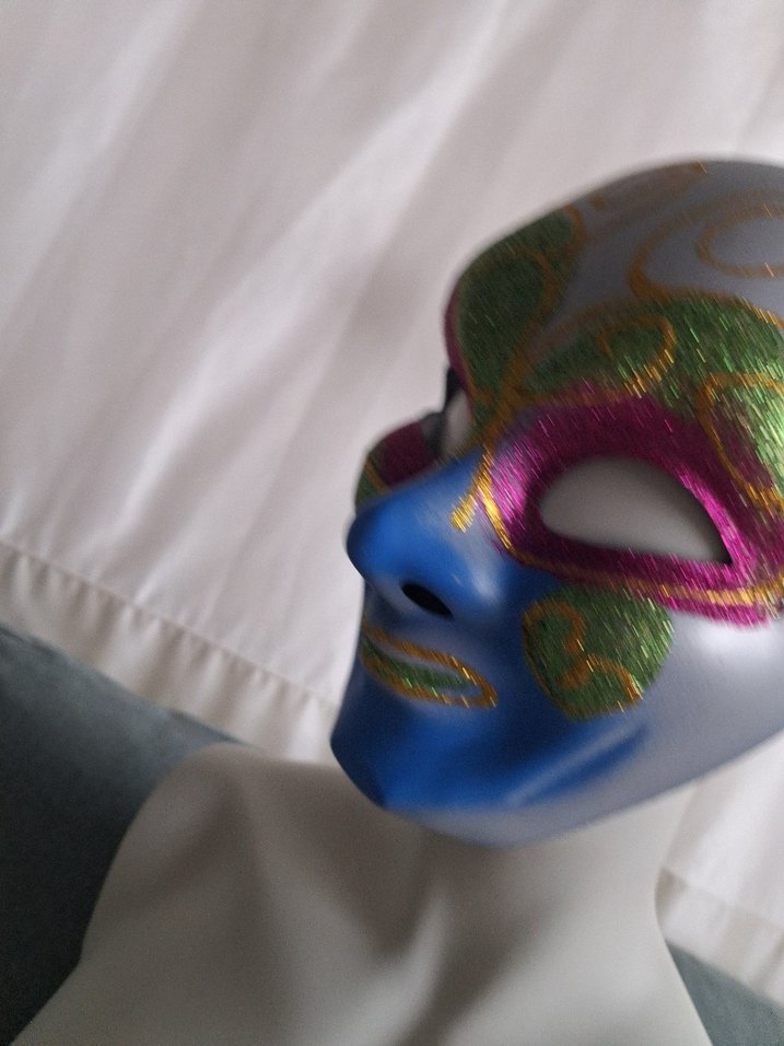 Renkli Parlak Makyajlı Kadın Maskesi - Görsel 4