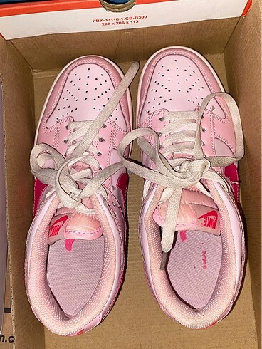 Pembe Nike