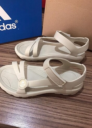 Adidas sandalet 