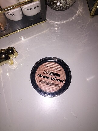 Maybelline Chrome Extreme Face studio 350 molten rose gold aydın