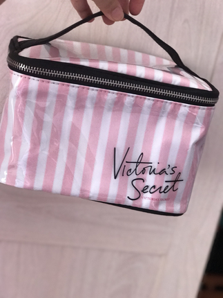 Victoria s Secret Makyaj çantası 