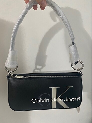 Calvin Klein askılı çanta