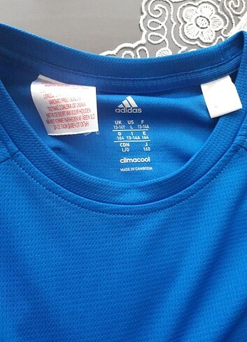 12-13 Yaş Beden Adidas tişört 
