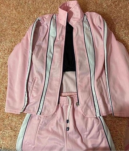 Pembe eşofman takımı