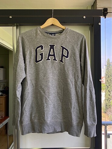 GAP sweatshirt