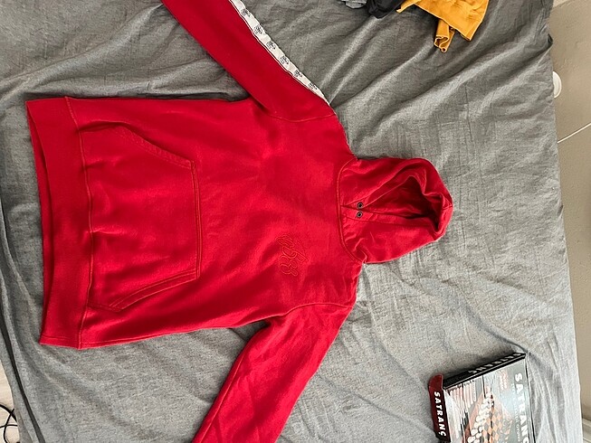 Kırmızı sweatshirt - Görsel 2