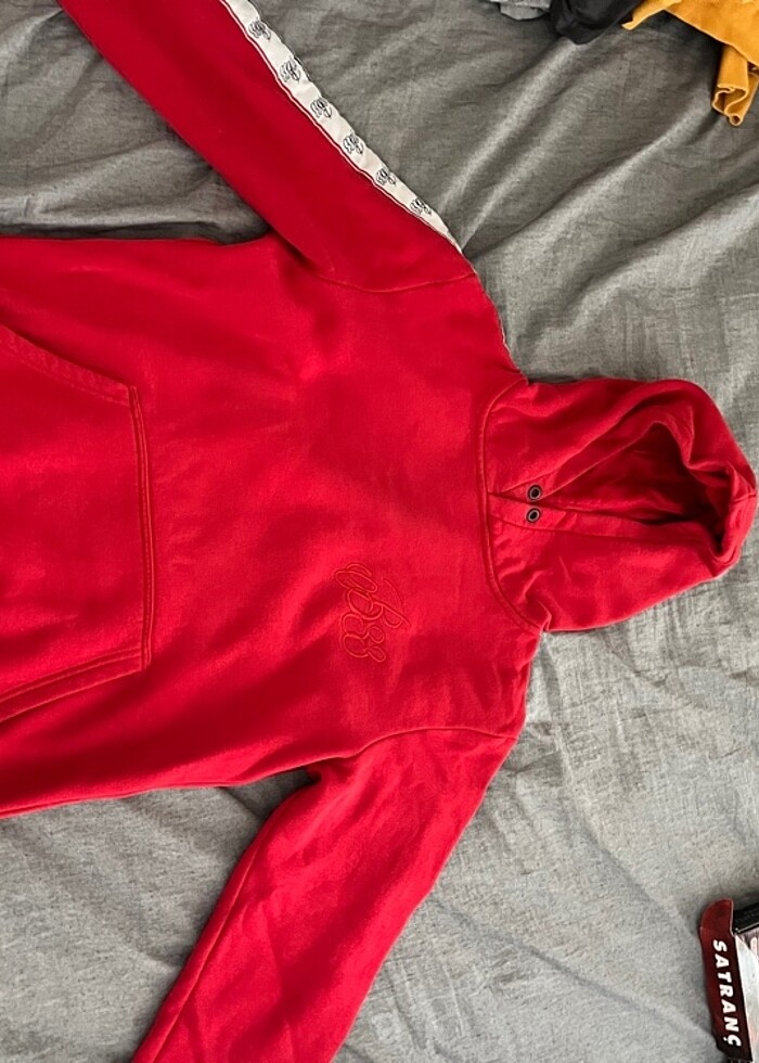 Kırmızı sweatshirt - Görsel 2