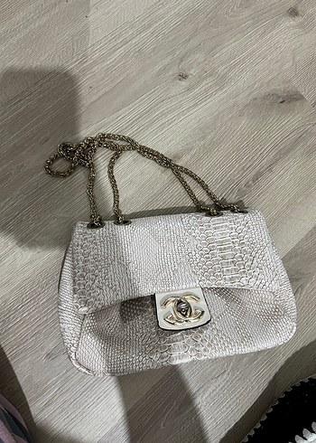Beyaz Yılan Derisi Desenli Zincir Detaylı Kadın Çanta - Görsel 2