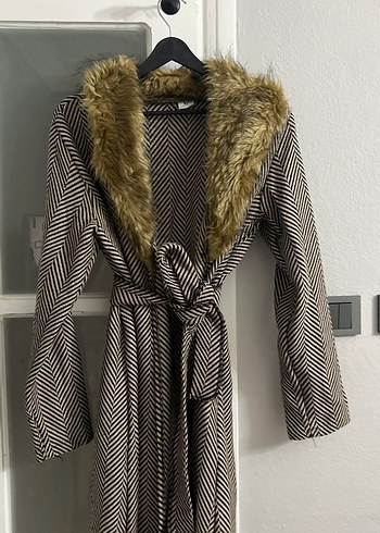 Kürk Detaylı Uzun Zebra Desenli Kadın Kaban - Görsel 3