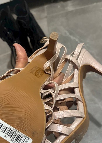 Bej Yılan Desenli Tokalı Topuklu Kadın Ayakkabı - Görsel 3