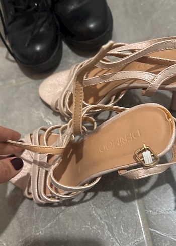 Bej Yılan Desenli Tokalı Topuklu Kadın Ayakkabı - Görsel 2