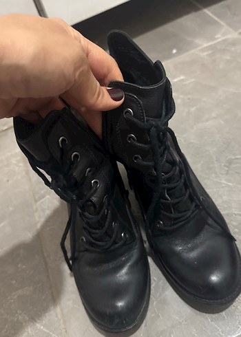 Siyah Kadın Bağcıklı Blok Topuk Bot - Görsel 2