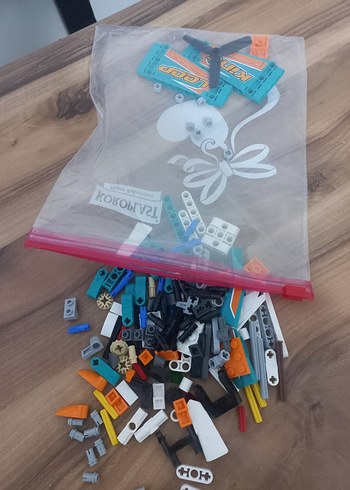 Beden LEGO Technic Turkuaz Uçak Seti 4217