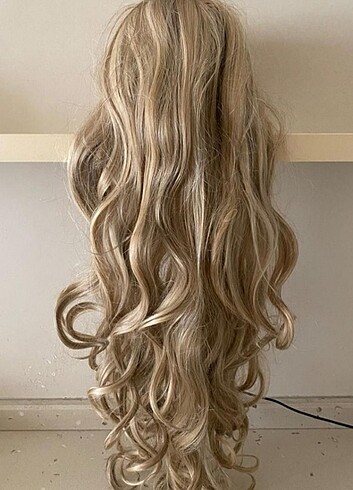 Uzun sarı peruk