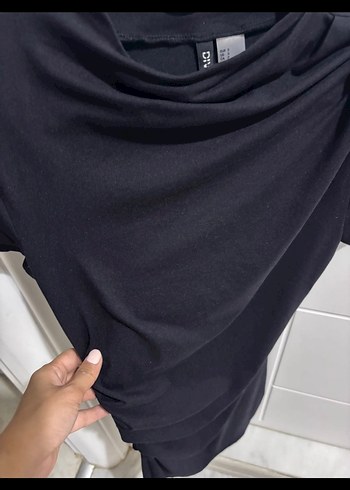 H&M Drapeli Yüksek Yakalı Siyah Mini Elbise