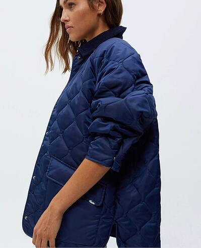 Pull and Bear Kapitone mont