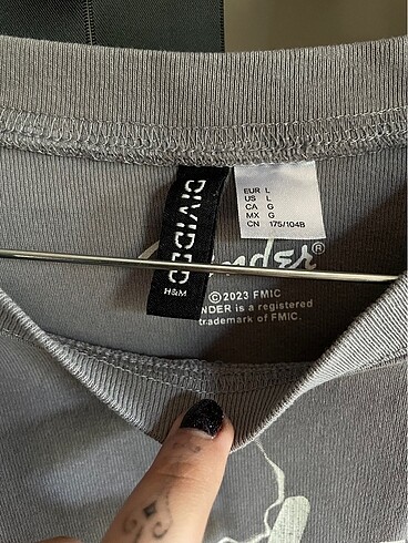 H&M h&m fender tee