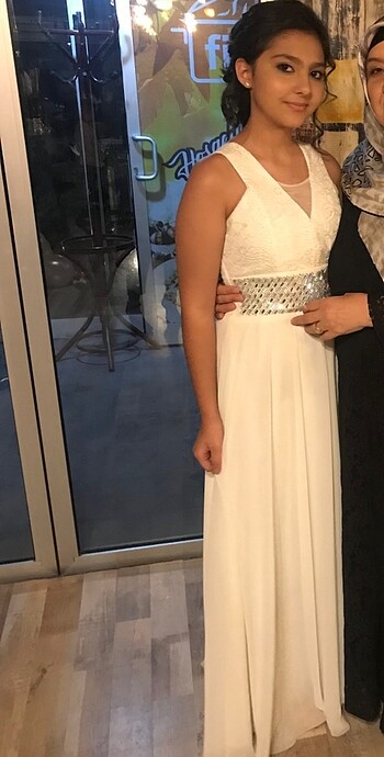 Taşlı gece elbise