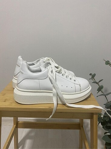 37 Beden beyaz Renk Alexander McQueen ayakkabı