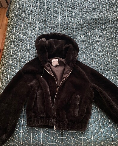 l Beden Bershka Kapüşonlu Peluş Ceket