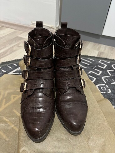 Deichmann kadın bot